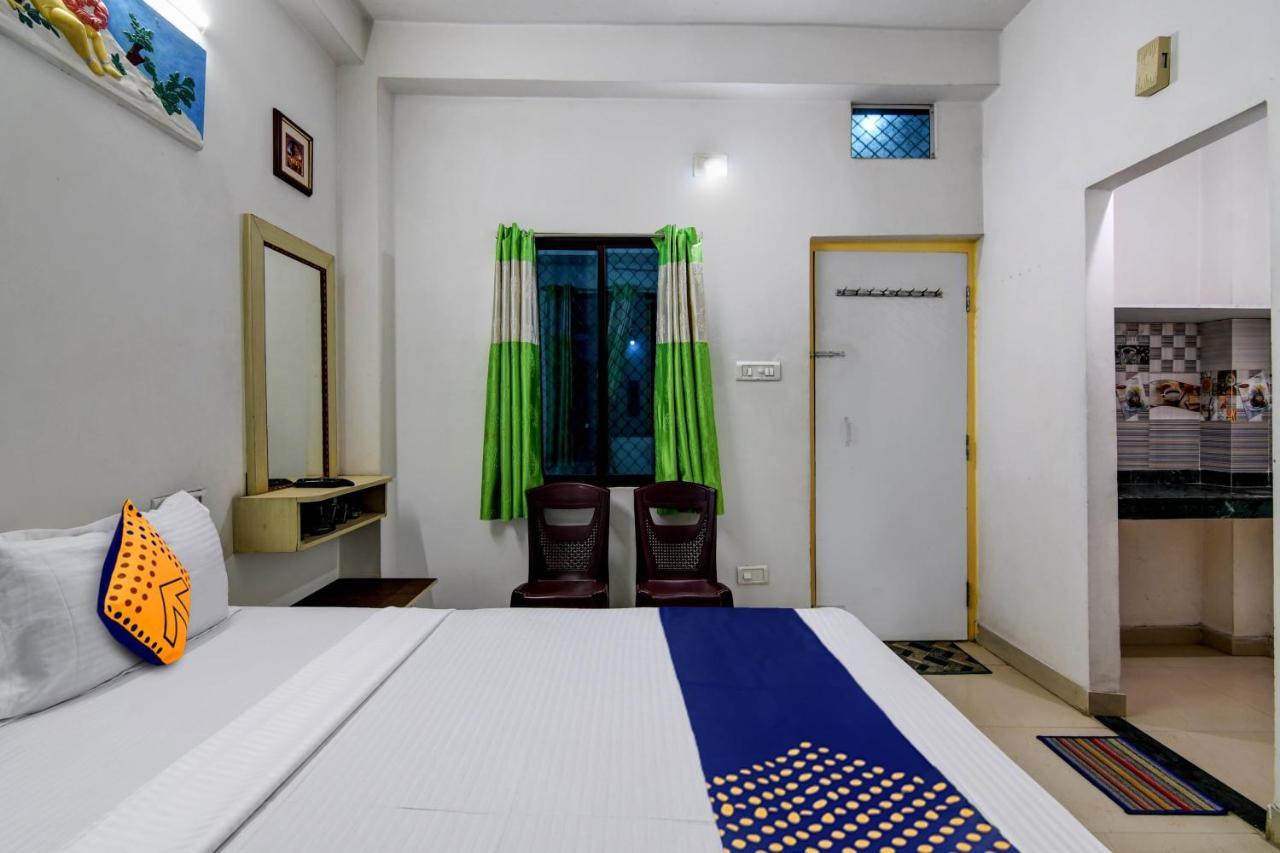 Spot On Ray Palace Hotel Puri Buitenkant foto