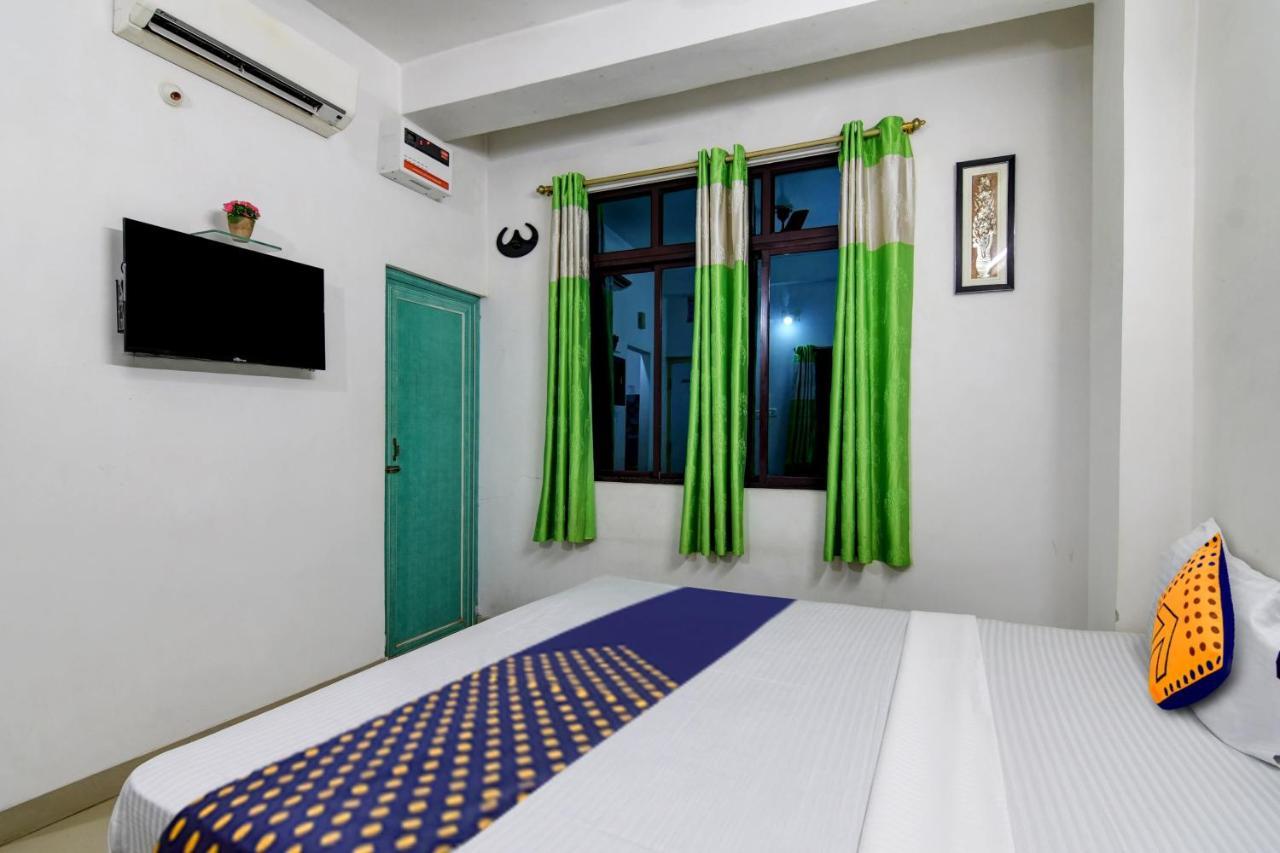 Spot On Ray Palace Hotel Puri Buitenkant foto
