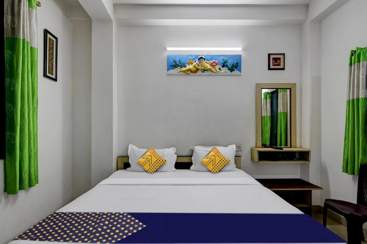 Spot On Ray Palace Hotel Puri Buitenkant foto