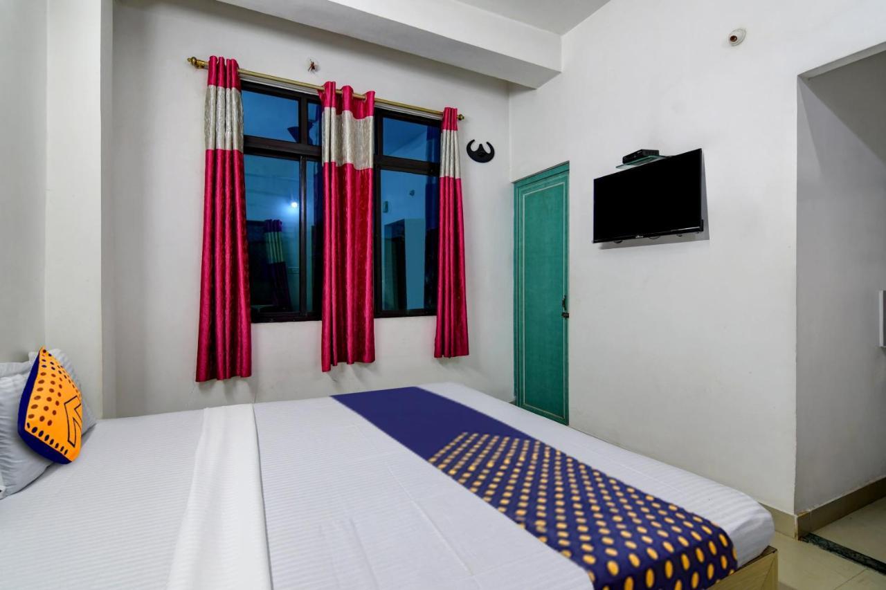 Spot On Ray Palace Hotel Puri Buitenkant foto