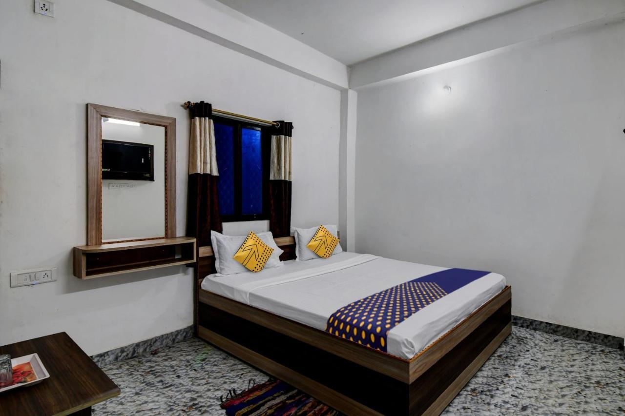 Spot On Ray Palace Hotel Puri Buitenkant foto