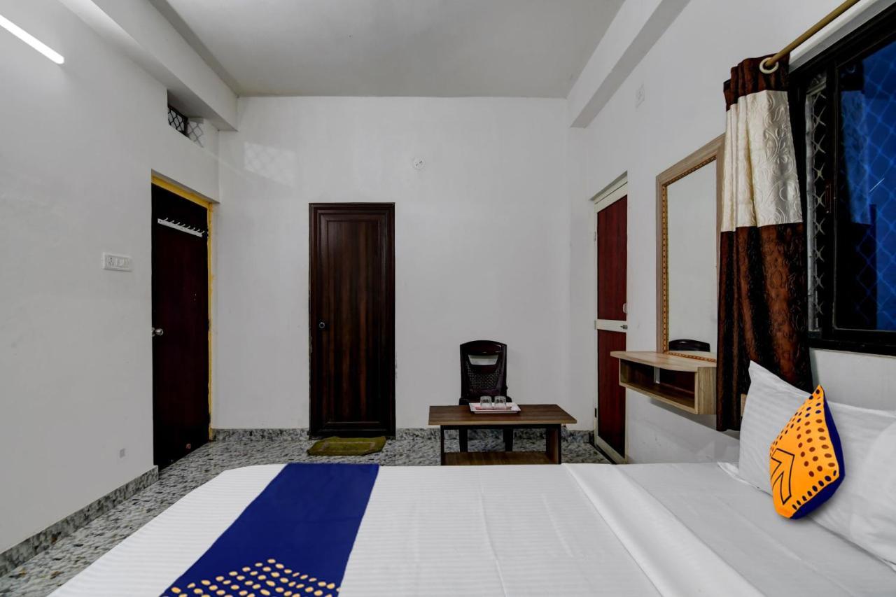 Spot On Ray Palace Hotel Puri Buitenkant foto
