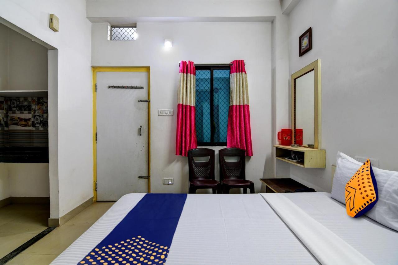 Spot On Ray Palace Hotel Puri Buitenkant foto