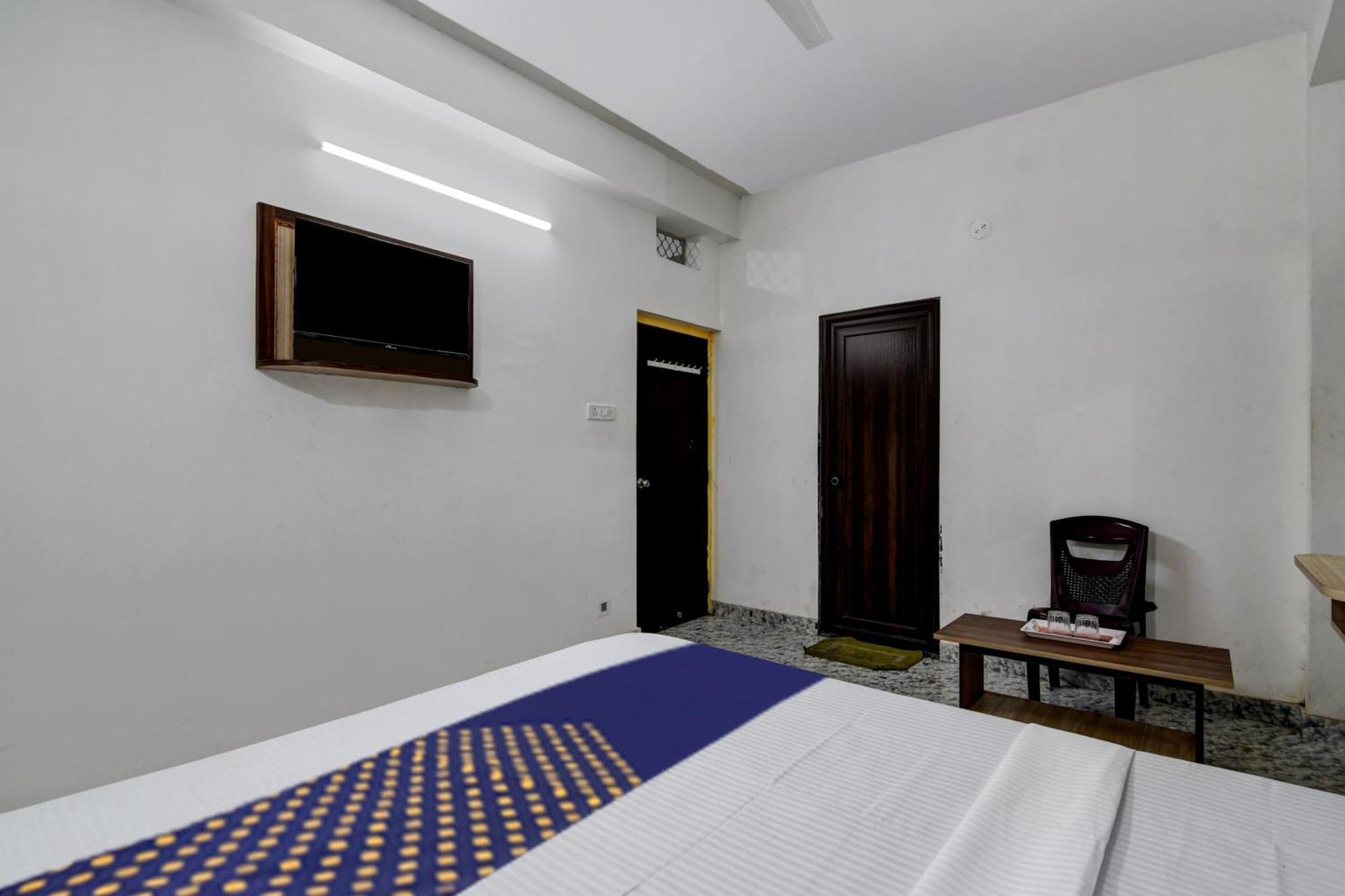 Spot On Ray Palace Hotel Puri Buitenkant foto