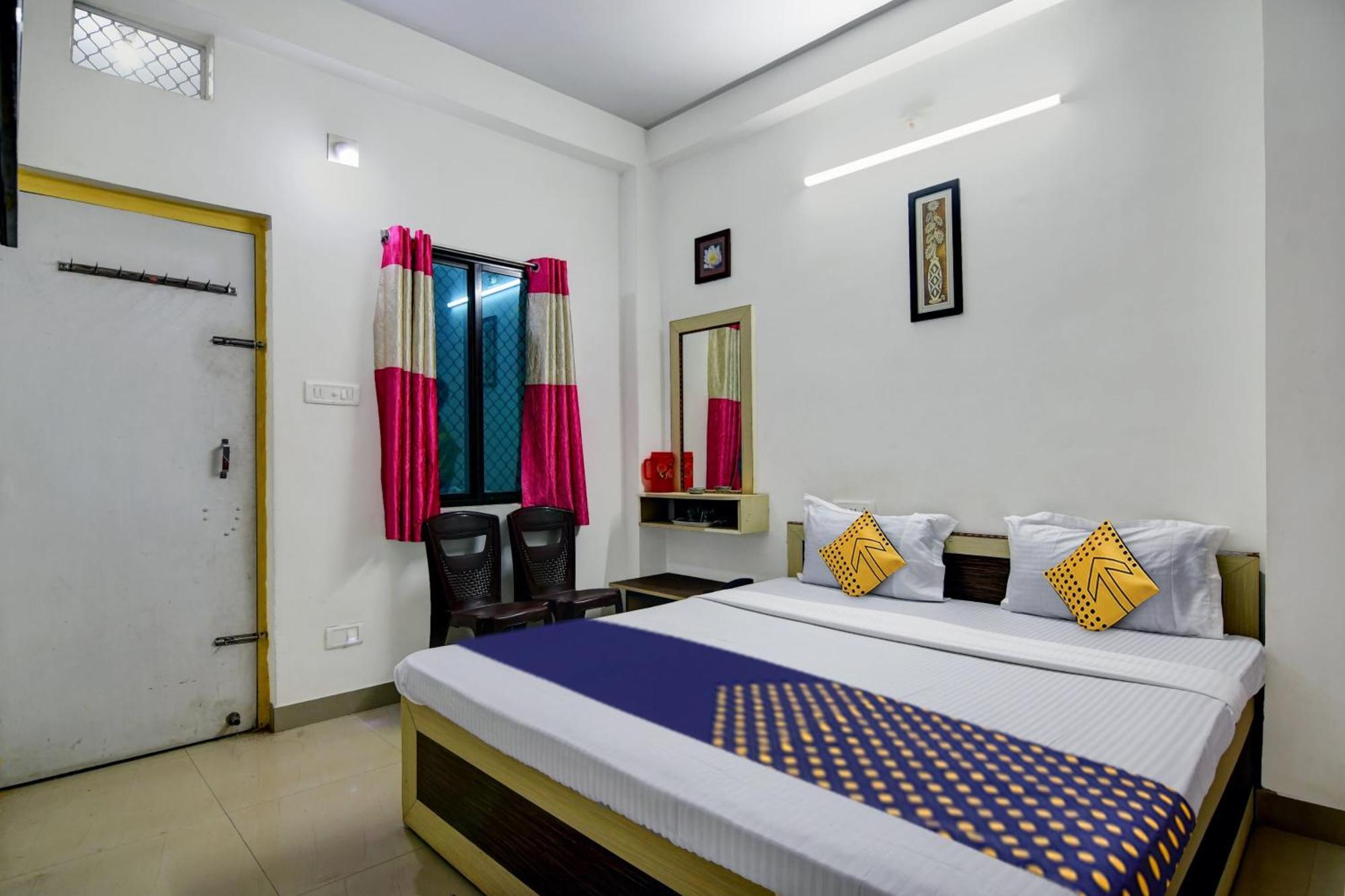 Spot On Ray Palace Hotel Puri Buitenkant foto