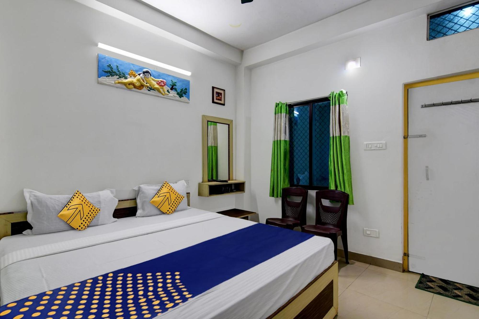 Spot On Ray Palace Hotel Puri Buitenkant foto